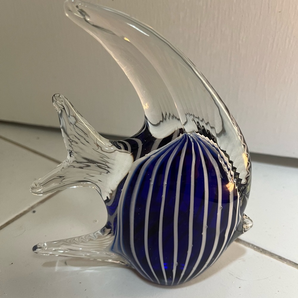 VINTAGE HAND FUSED BLUE/WHITE GLASS ANGLE FISH VINCI, by dynasty gallery, stamp